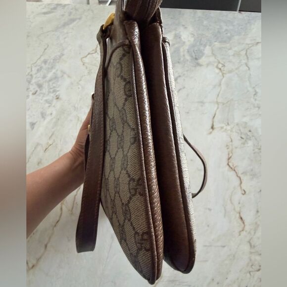 Vintage Gucci Canvas and Leather shoulder Bag - Picture 13 of 17